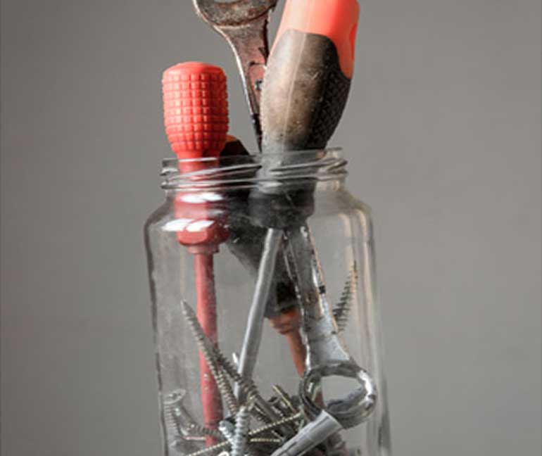 Store hand tools in the workshop 