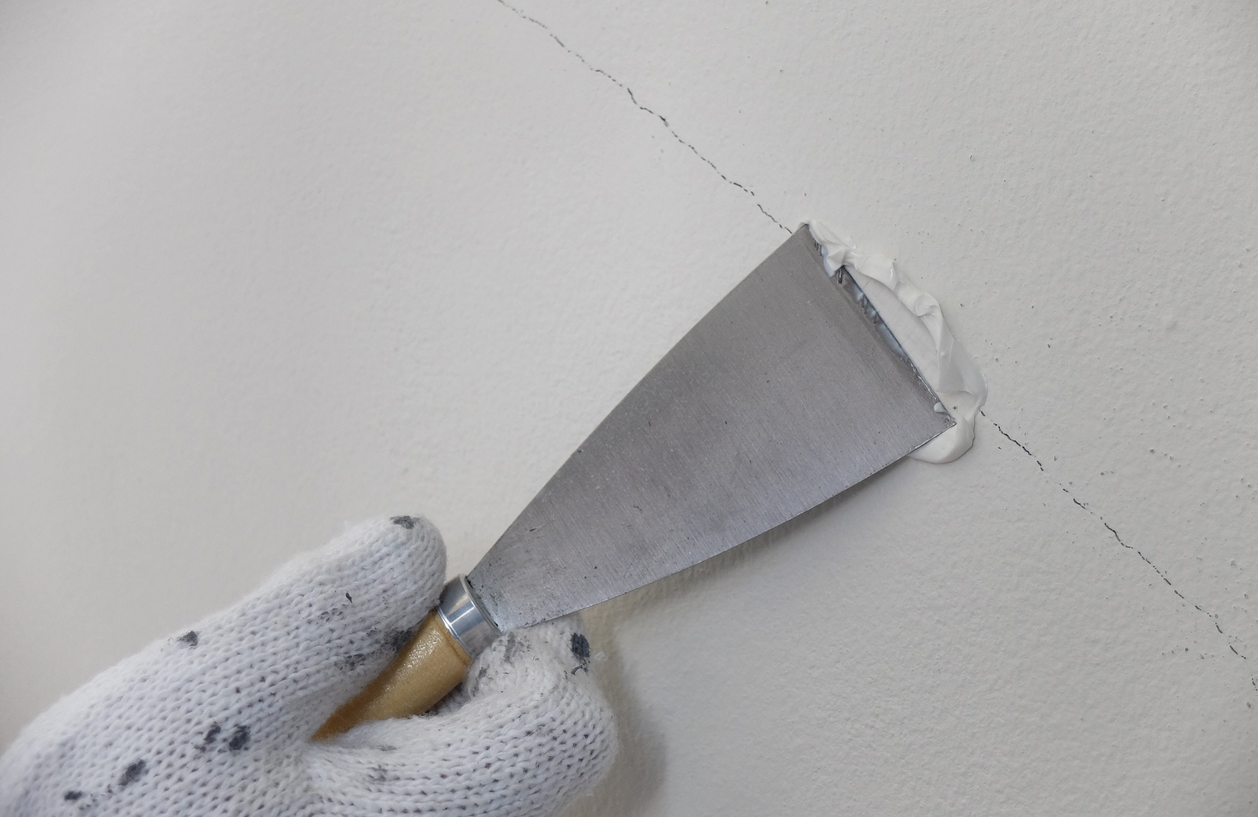 Как ошкурить стены после шпаклевки под обои