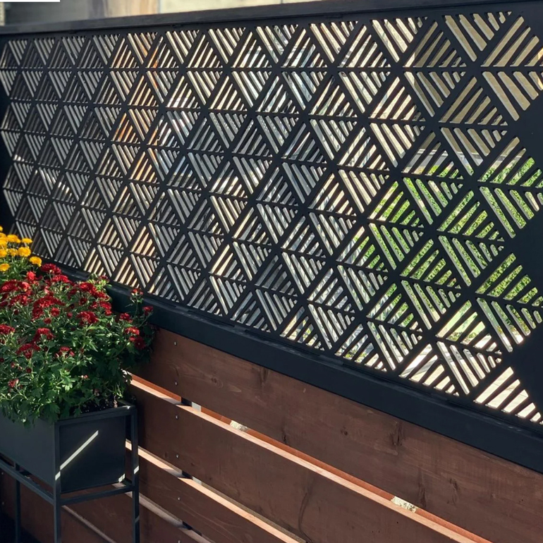 Decorative privacy screen